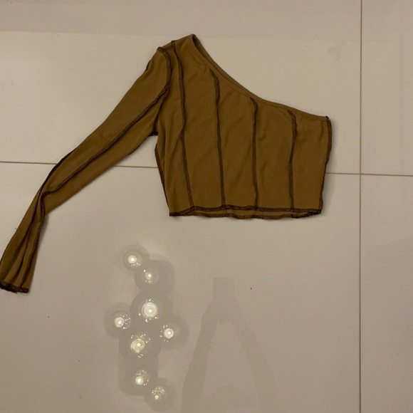 Top - Picture 1 of 2